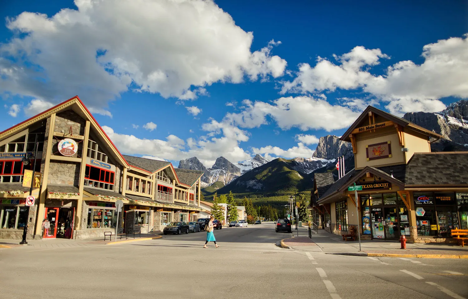 Canmore Main Street — live webcam view over Canmore, Alberta, Canada