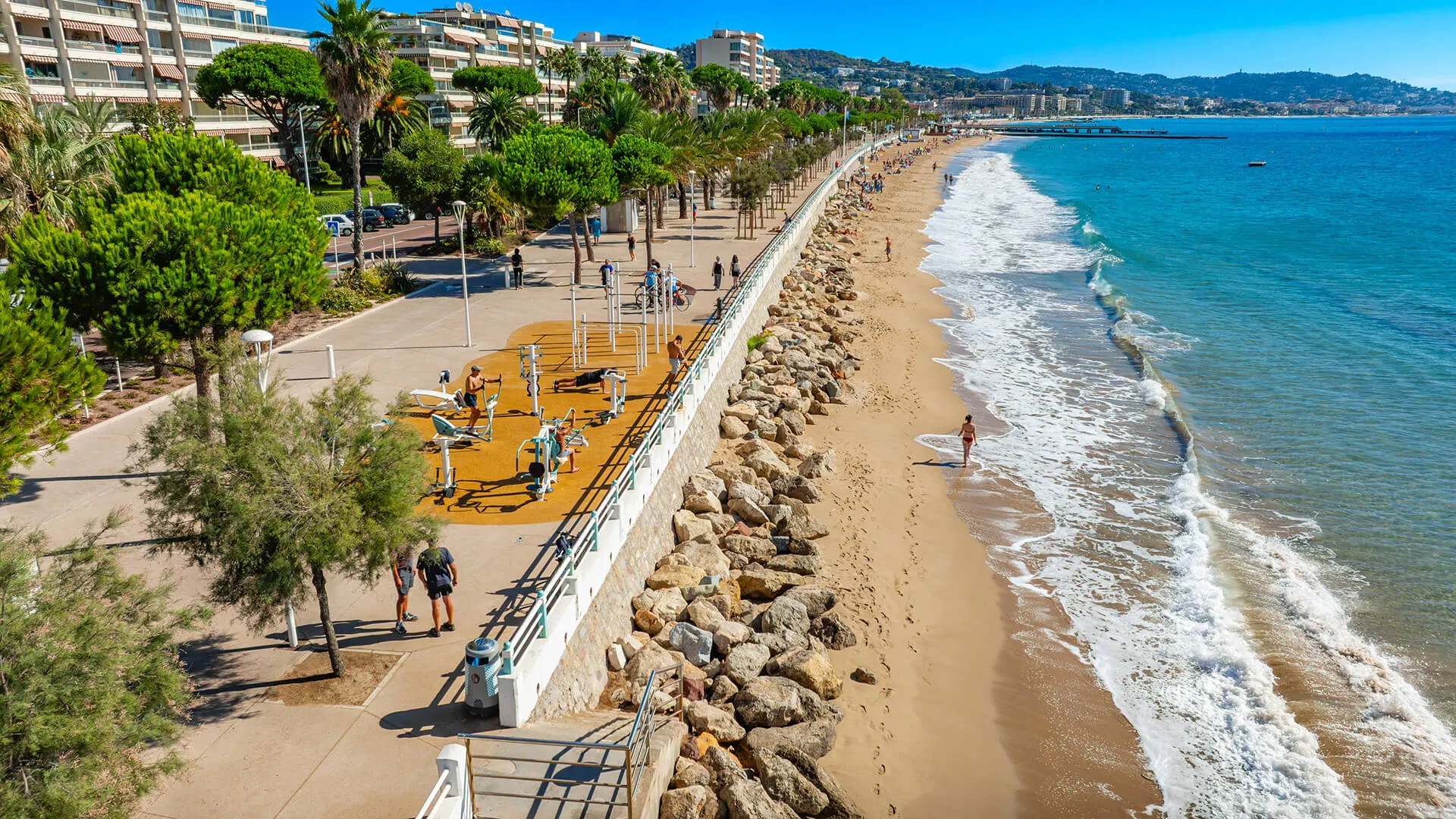 Plages du Midi — live webcam view over Boulevard du Midi, Cannes, France