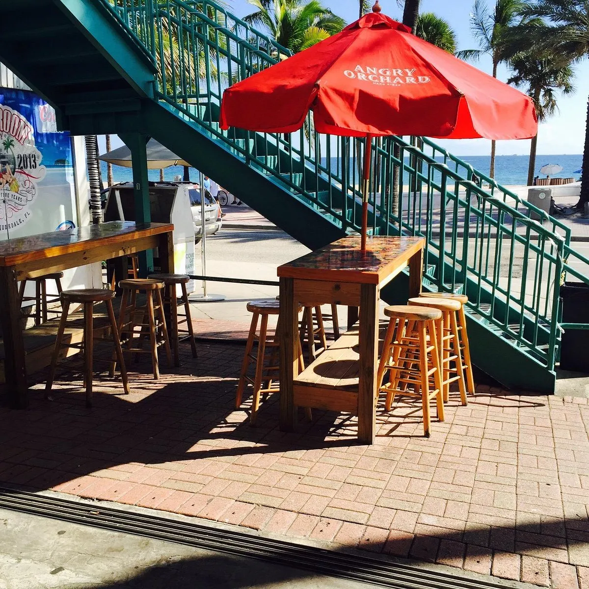 Elbo Room Patio, Las Olas — live webcam view over Las Olas & A1A, Fort Lauderdale, United States