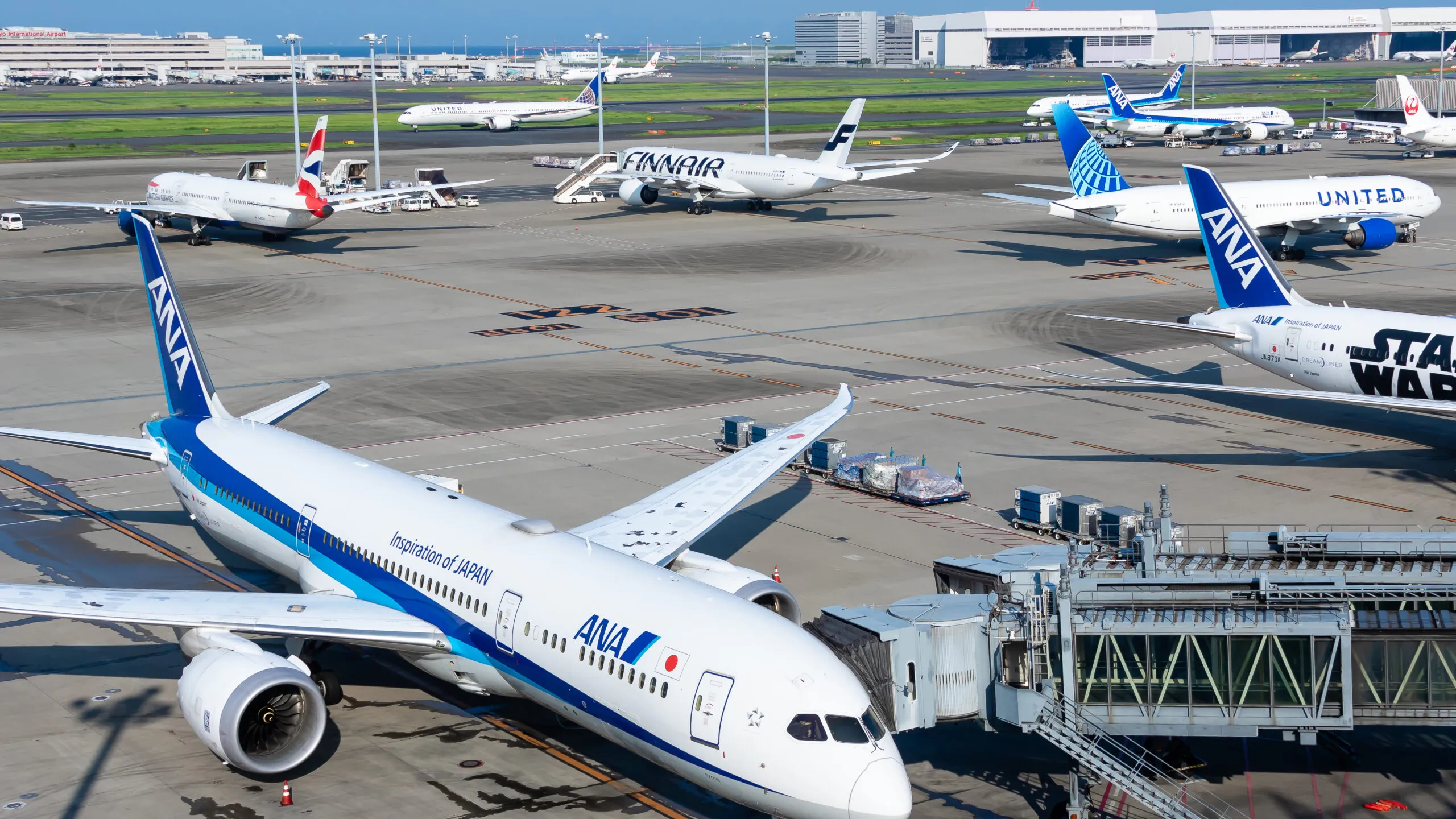 Haneda Airport Planespotting — Haneda, Tokyo
