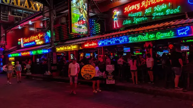 Henry Africa's, Soi Green Mango, Chaweng, Koh Samui