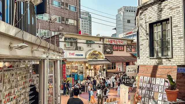 Hongdae Street Life — Hongdae, Seoul