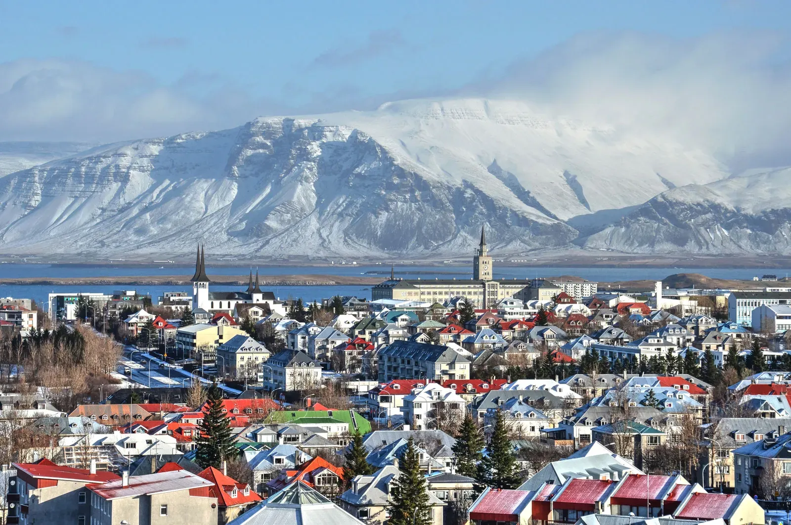 Iceland Right Now — live webcam view over Harbours, towns and coastline, Iceland