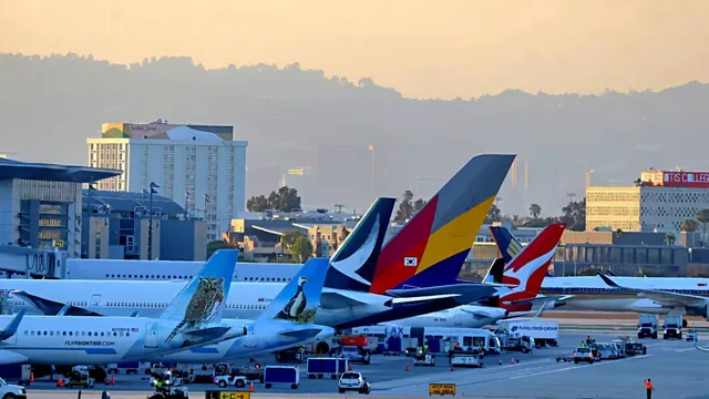 LAX Planespotting with ATC — Los Angeles, California