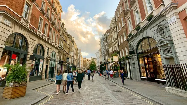 London Street Walk — Central London