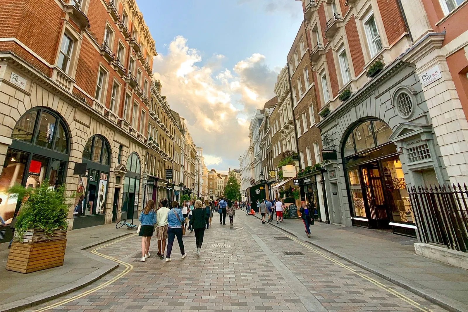 London Street Walk — webcam view over Central London, United Kingdom