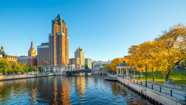 Milwaukee River and City Hall — Downtown, Milwaukee