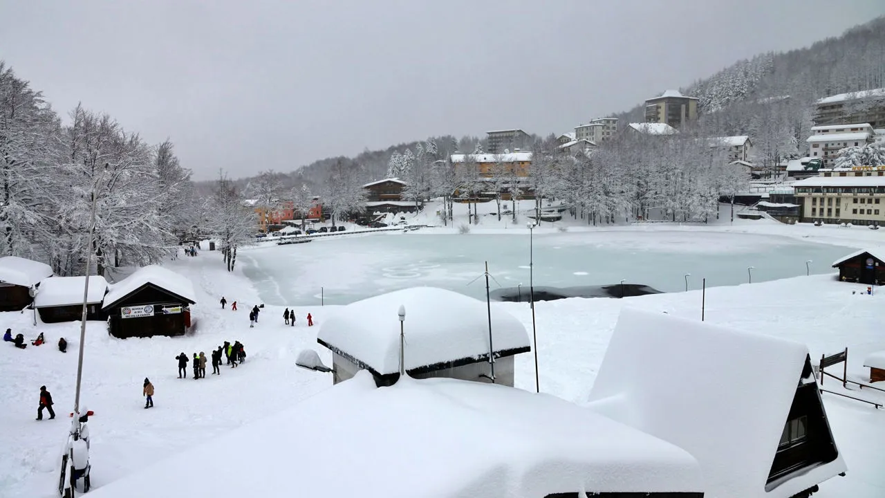 Ventasso Laghi Ski Slopes — live webcam view over Ventasso Laghi, Emilia-Romagna, Italy