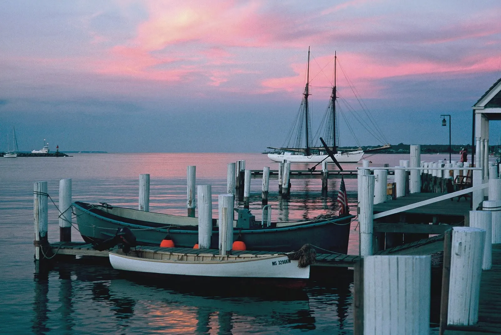 Vineyard Haven Harbor — live webcam view over Vineyard Haven, Martha's Vineyard, United States