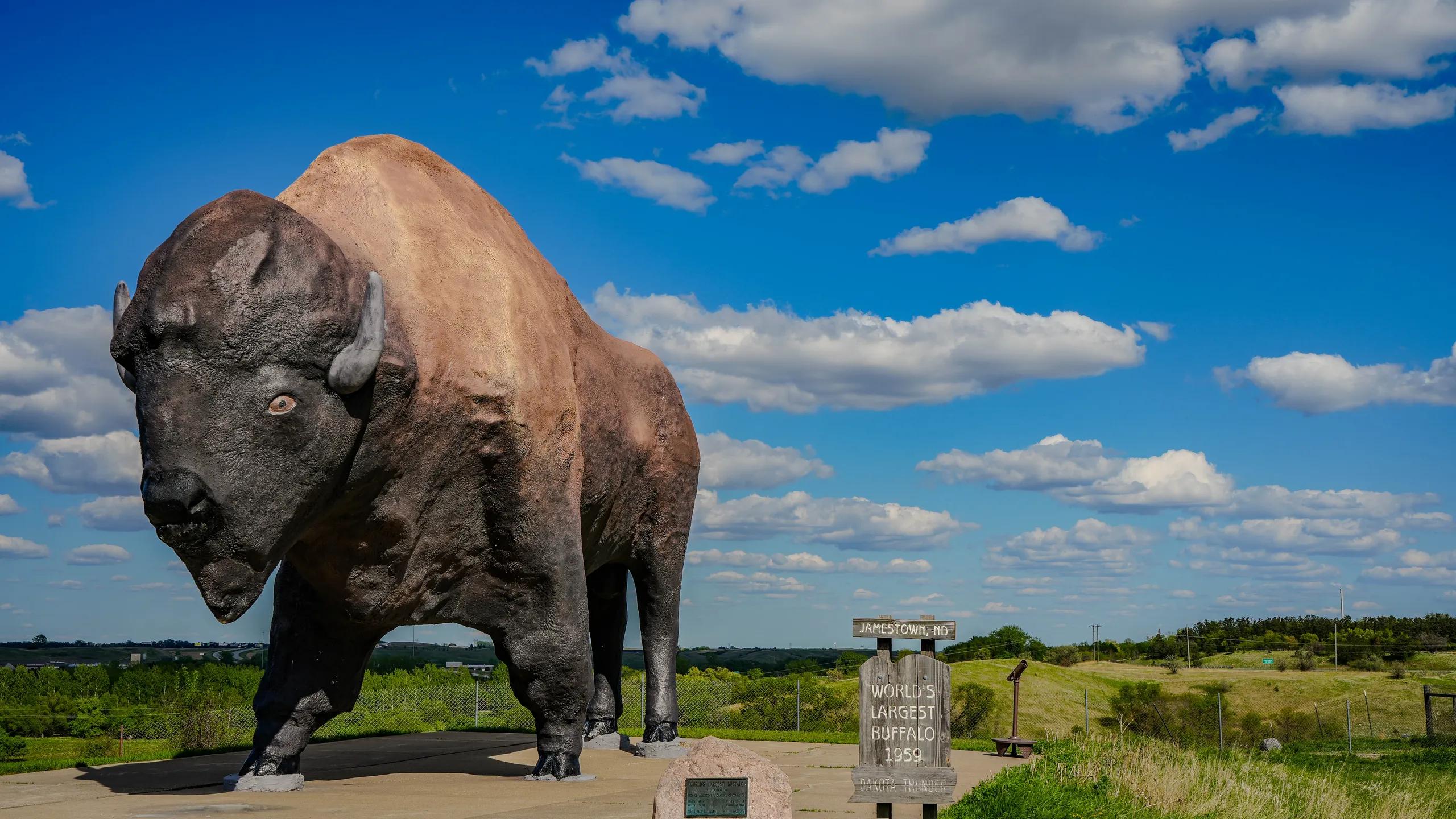 World's Largest Buffalo Monument — live webcam view over Jamestown, North Dakota, United States