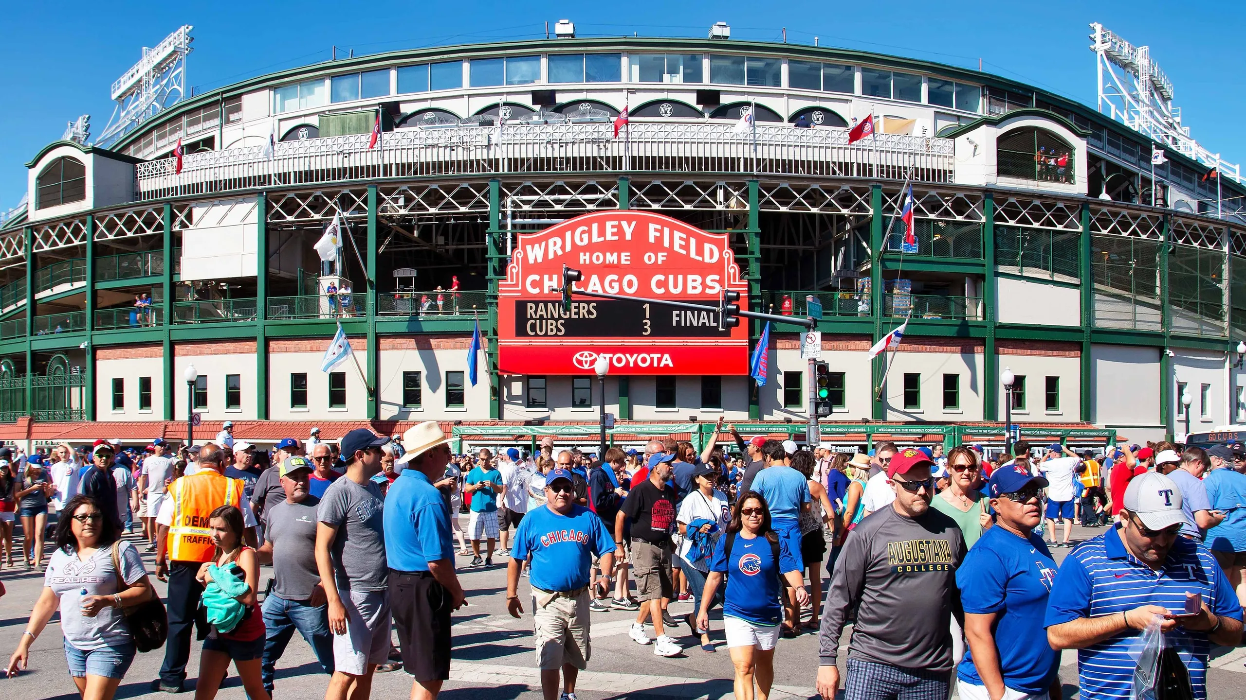 Wrigley Field — live webcam view over Wrigleyville, Chicago, United States