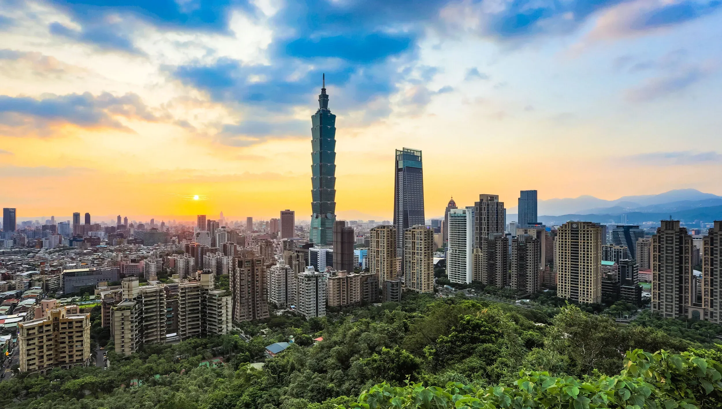 Taipei 101 from Xiangshan — live webcam view over Xiangshan, Taipei, Taiwan
